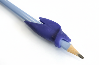 Lápis azul claro pega tubarão azul